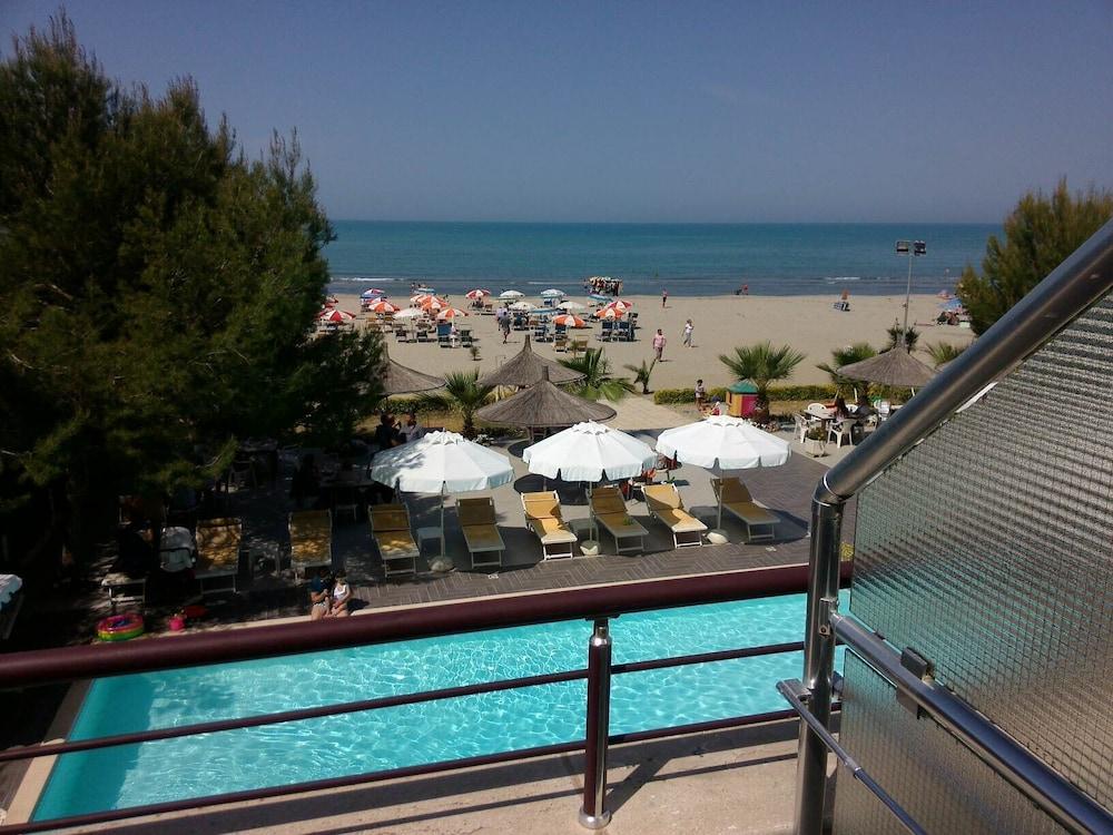 Hotel Oaz Durrës Eksteriør bilde